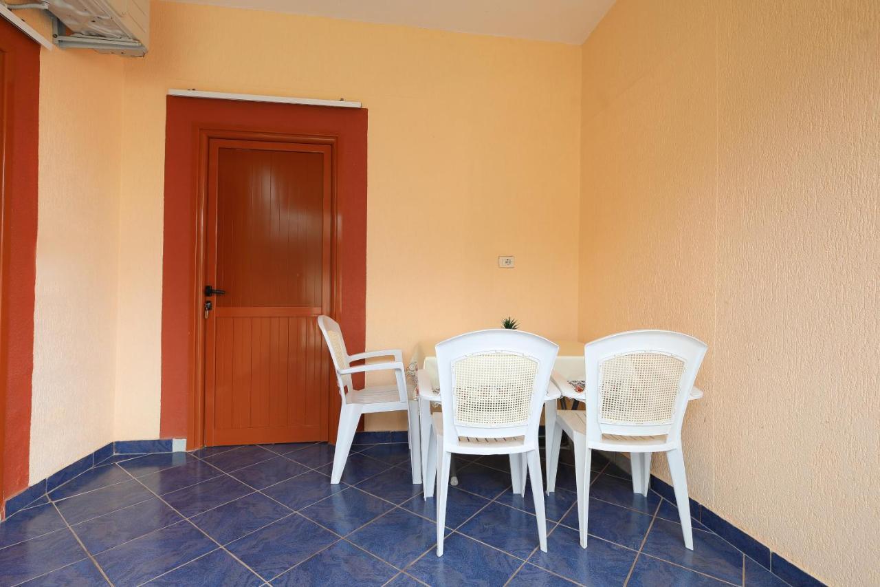 Vila Feliz - Premium Rooms With Free Private Parking Vlorë Exterior foto