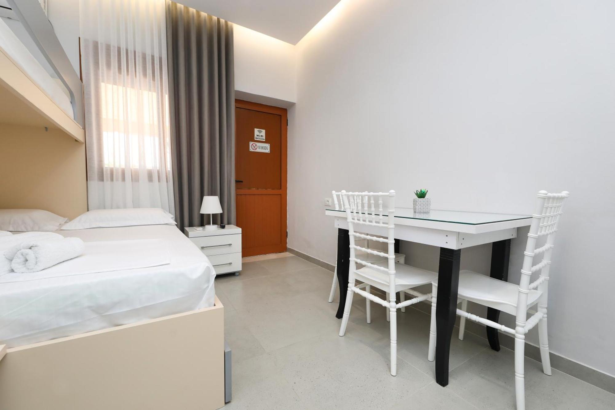 Vila Feliz - Premium Rooms With Free Private Parking Vlorë Exterior foto