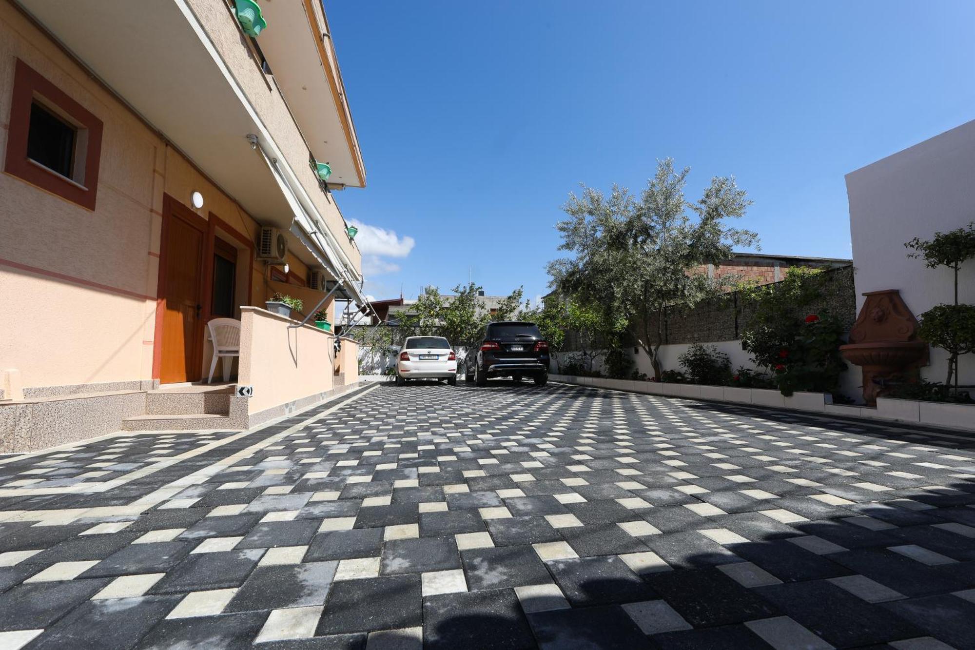 Vila Feliz - Premium Rooms With Free Private Parking Vlorë Exterior foto